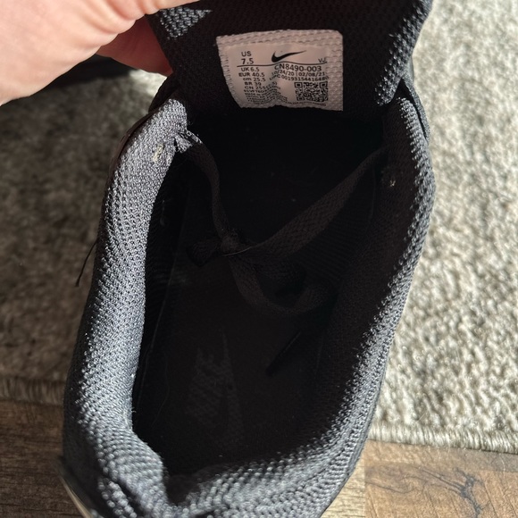 Nike Air Max Like New Sz 7.5 Men or 9 Women Black - Picture 2 of 8